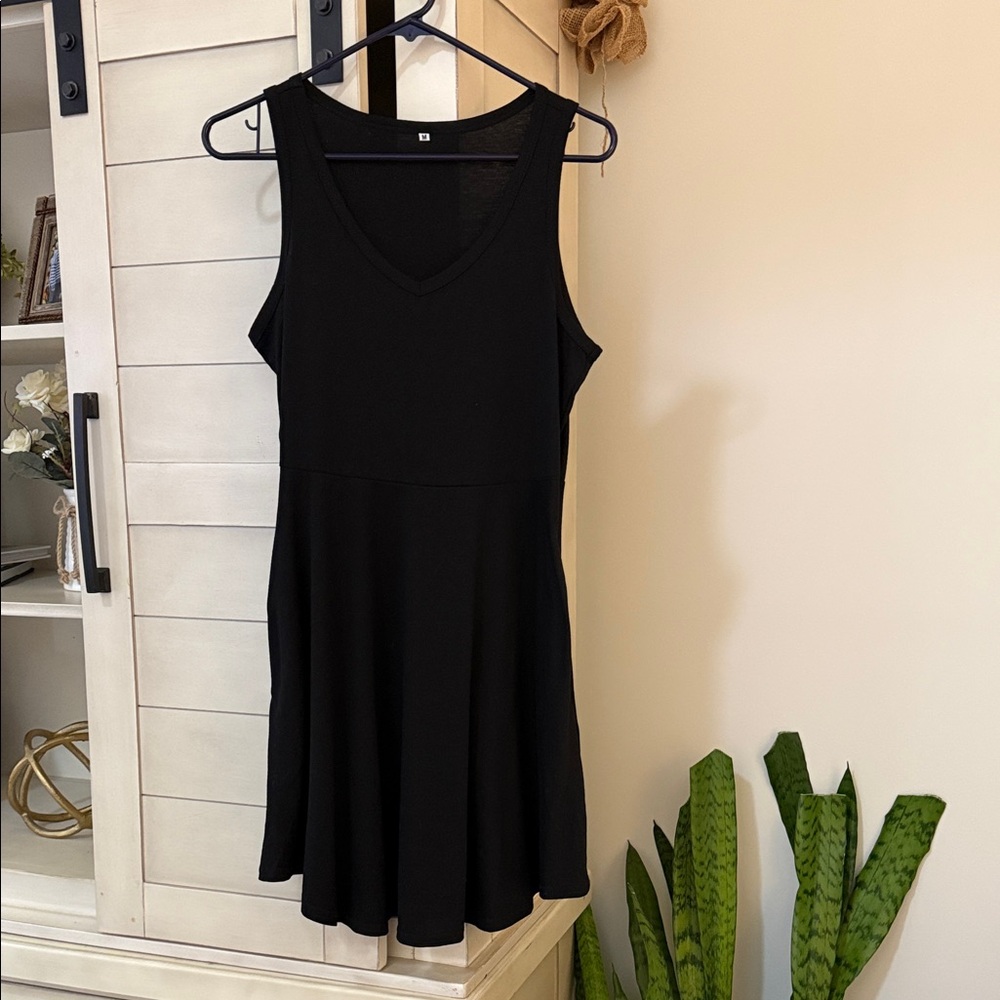 Sleeveless Black V-Neck Mini Dress